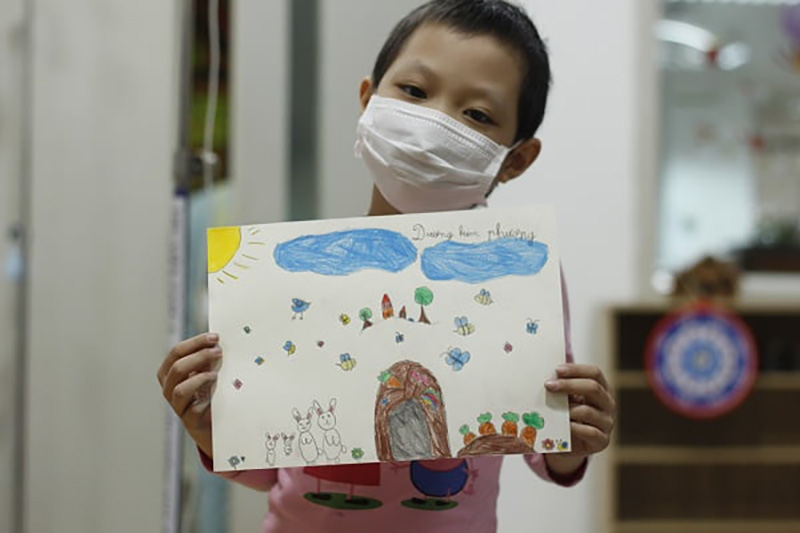 “Em học mỹ thuật giỏi lắm đấy!”