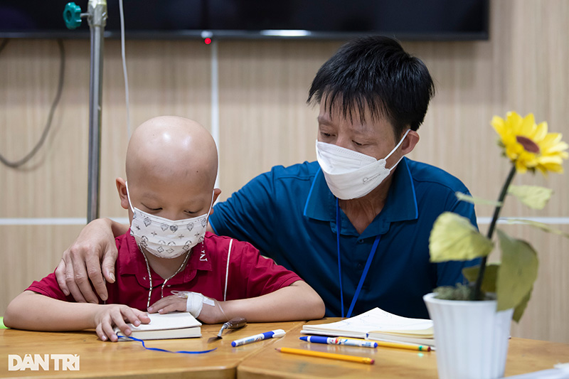 Lớp học đặc biệt của bệnh nhi ung thư máu - Theo báo Dân Trí