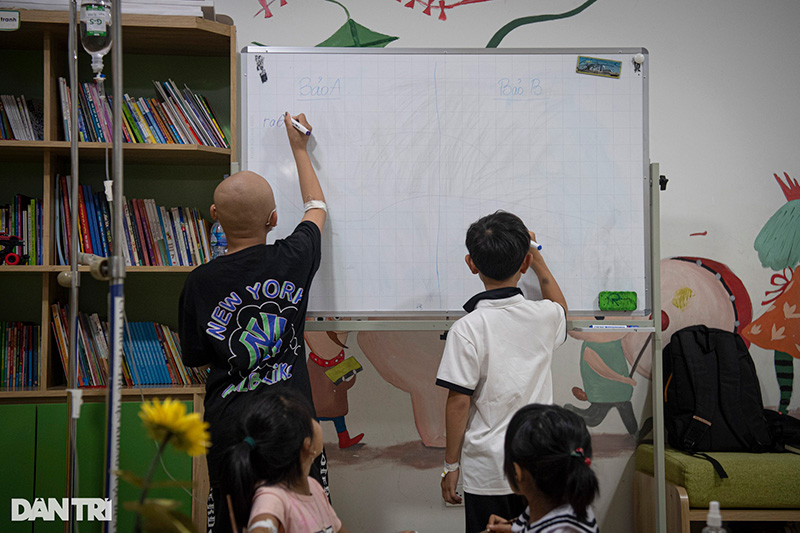 Lớp học đặc biệt của bệnh nhi ung thư máu - Theo báo Dân Trí