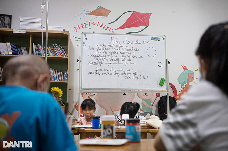 Lớp học đặc biệt của bệnh nhi ung thư máu - Theo báo Dân Trí