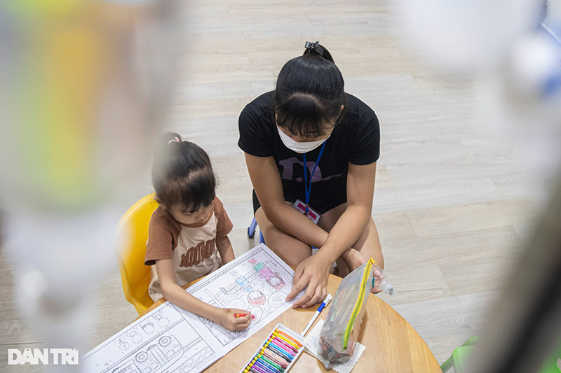 Lớp học đặc biệt của bệnh nhi ung thư máu - Theo báo Dân Trí