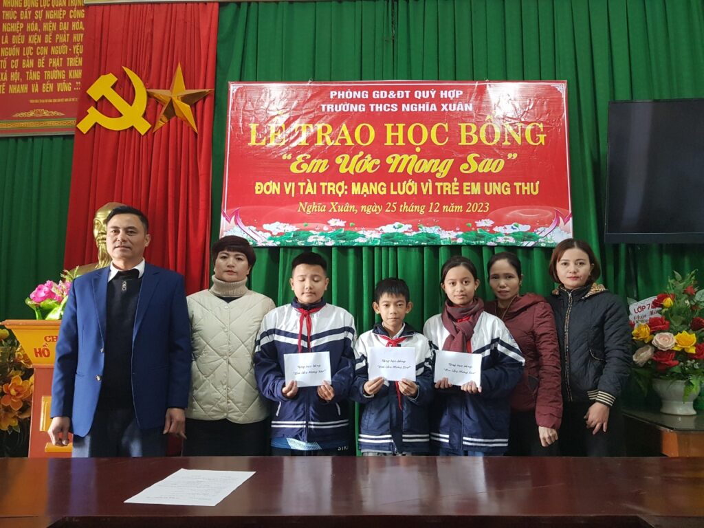 Mạng lưới Vì trẻ em ung thư trao học bổng Em ước mong sao năm 2023 Mạng lưới Vì trẻ em ung thư trao học bổng Em ước mong sao năm 2023