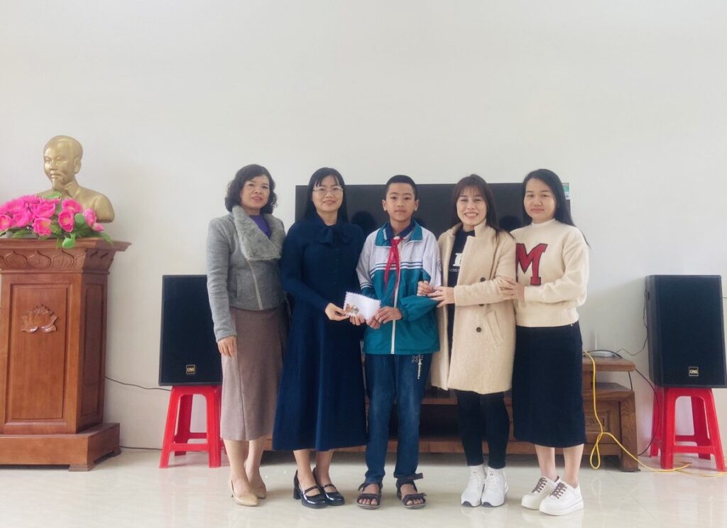 Mạng lưới Vì trẻ em ung thư trao học bổng Em ước mong sao năm 2023 Mạng lưới Vì trẻ em ung thư trao học bổng Em ước mong sao năm 2023