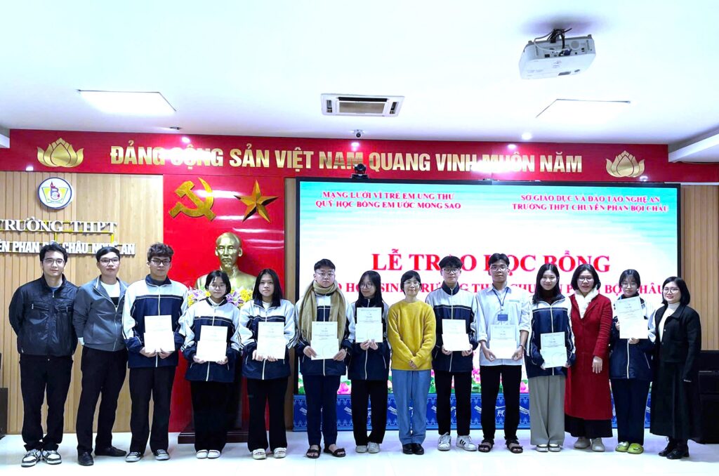 Mạng lưới Vì trẻ em ung thư trao học bổng Em ước mong sao năm 2024 Mạng lưới Vì trẻ em ung thư trao học bổng Em ước mong sao năm 2024