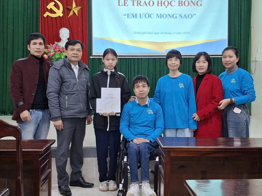 Mạng lưới Vì trẻ em ung thư trao học bổng Em ước mong sao năm 2024 Mạng lưới Vì trẻ em ung thư trao học bổng Em ước mong sao năm 2024