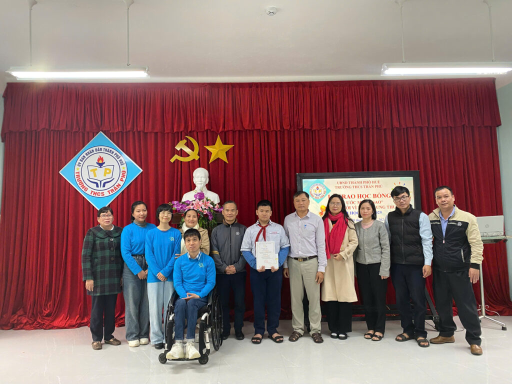 Mạng lưới Vì trẻ em ung thư trao học bổng Em ước mong sao năm 2024 Mạng lưới Vì trẻ em ung thư trao học bổng Em ước mong sao năm 2024