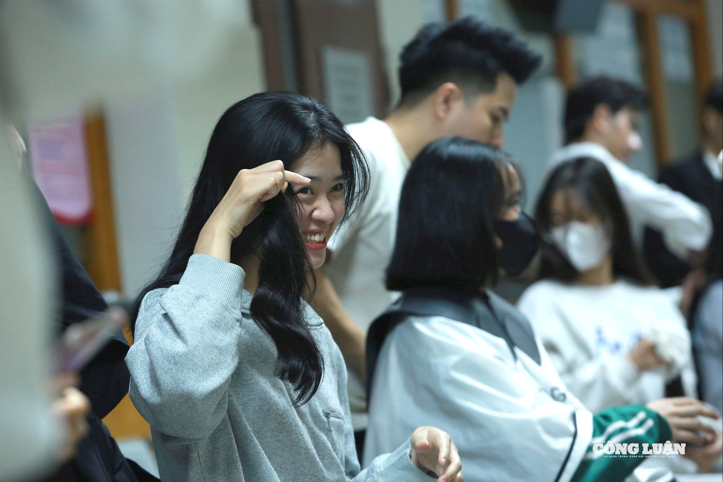 Hàng trăm bạn trẻ hiến tóc tại “Trạm tóc ước mơ 2025” gửi yêu thương tới bệnh nhi ung thư