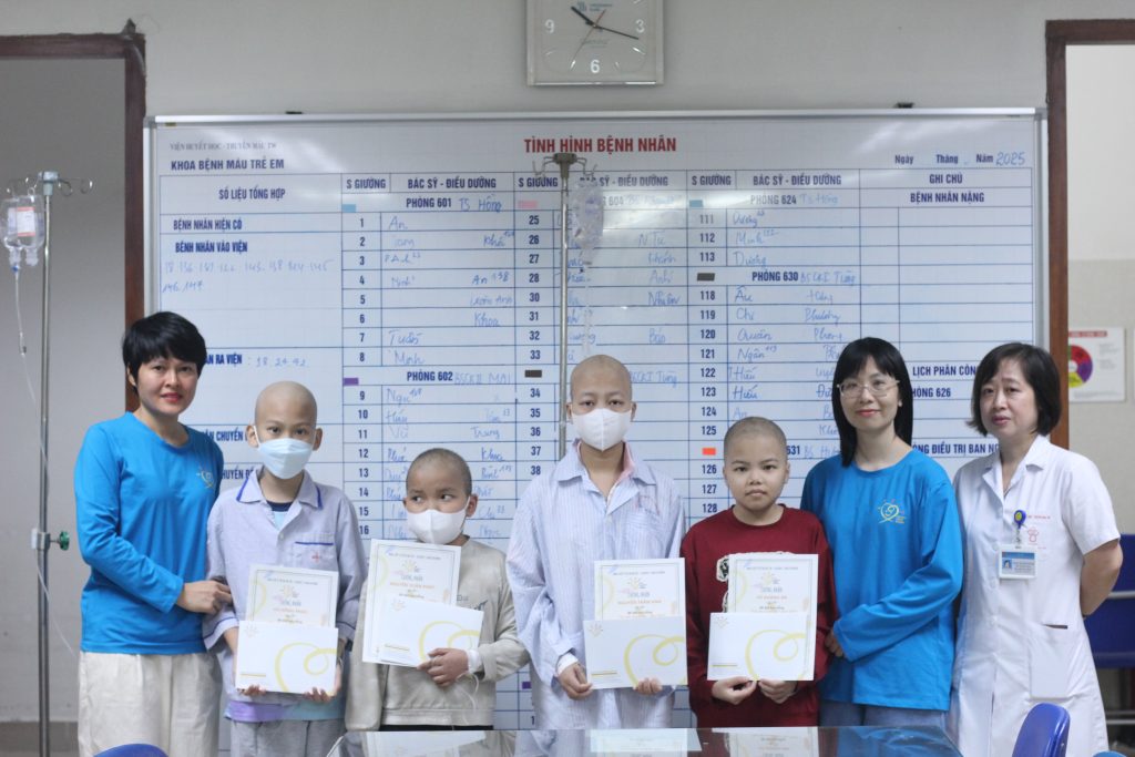Năm 2025 - Trao 40 suất học bổng “Em ước mong sao” cho học sinh khá/giỏi đã hoặc đang điều trị ung thư